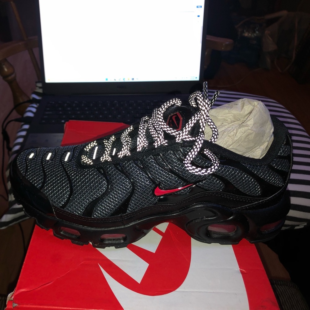 Nike Air Max Plus GS black/red color size 7